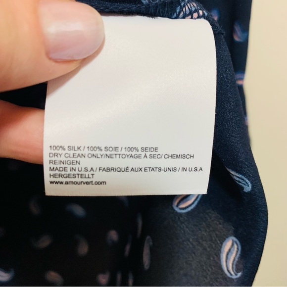 Amour Vert Silk Women's Navy Blue Paisley Top size xl nwt - Picture 4 of 5